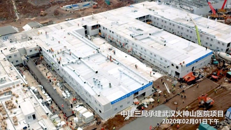 【刚刚!火神山医院正式完工  明日接诊】8天时间,一座可容纳1000张床位的医院正式落成。